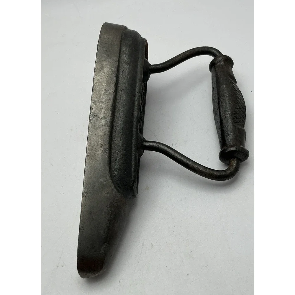 Antique Sleeve Iron,‎ Cast Iron The Ober Mfg Co. Chagrin Falls Ohio 
